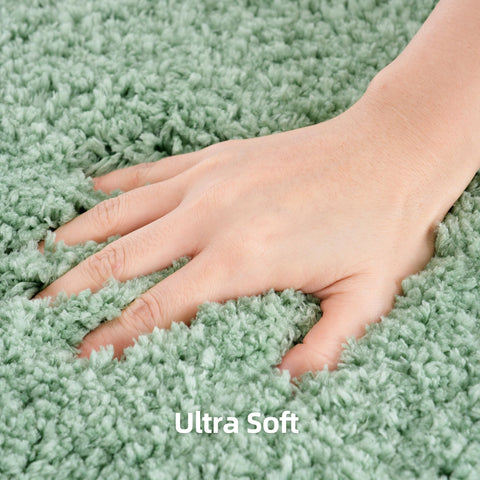 WCBSTT small bath mat beside tub showing size and coverage