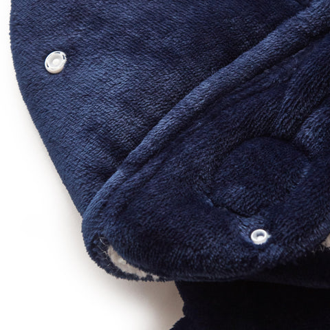WDCOZY giant pocket and cuffs showing storage and windproof protection
