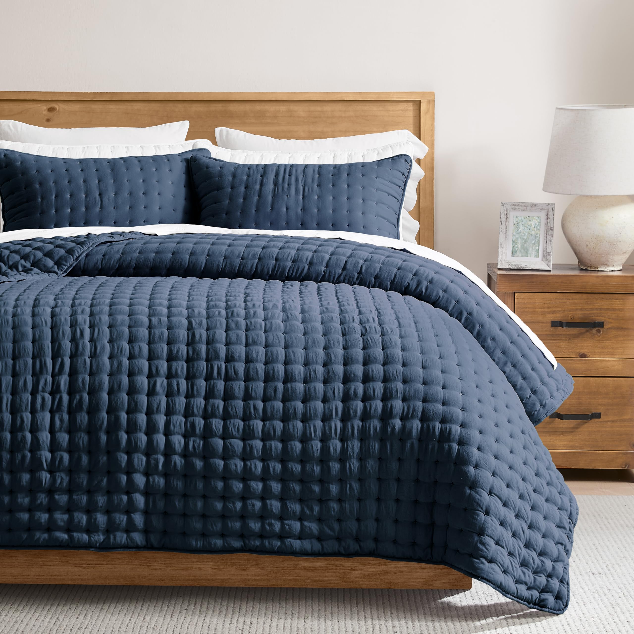 WDCOZY quilt front packaging showing navy blue and generous coverage