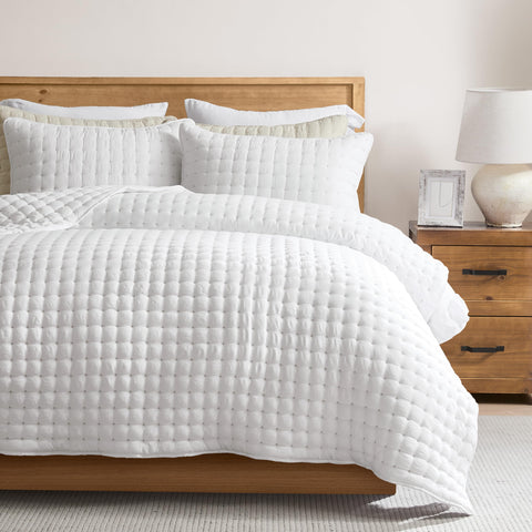 WDCOZY front view of king quilt showing full coverage and stylish appeal