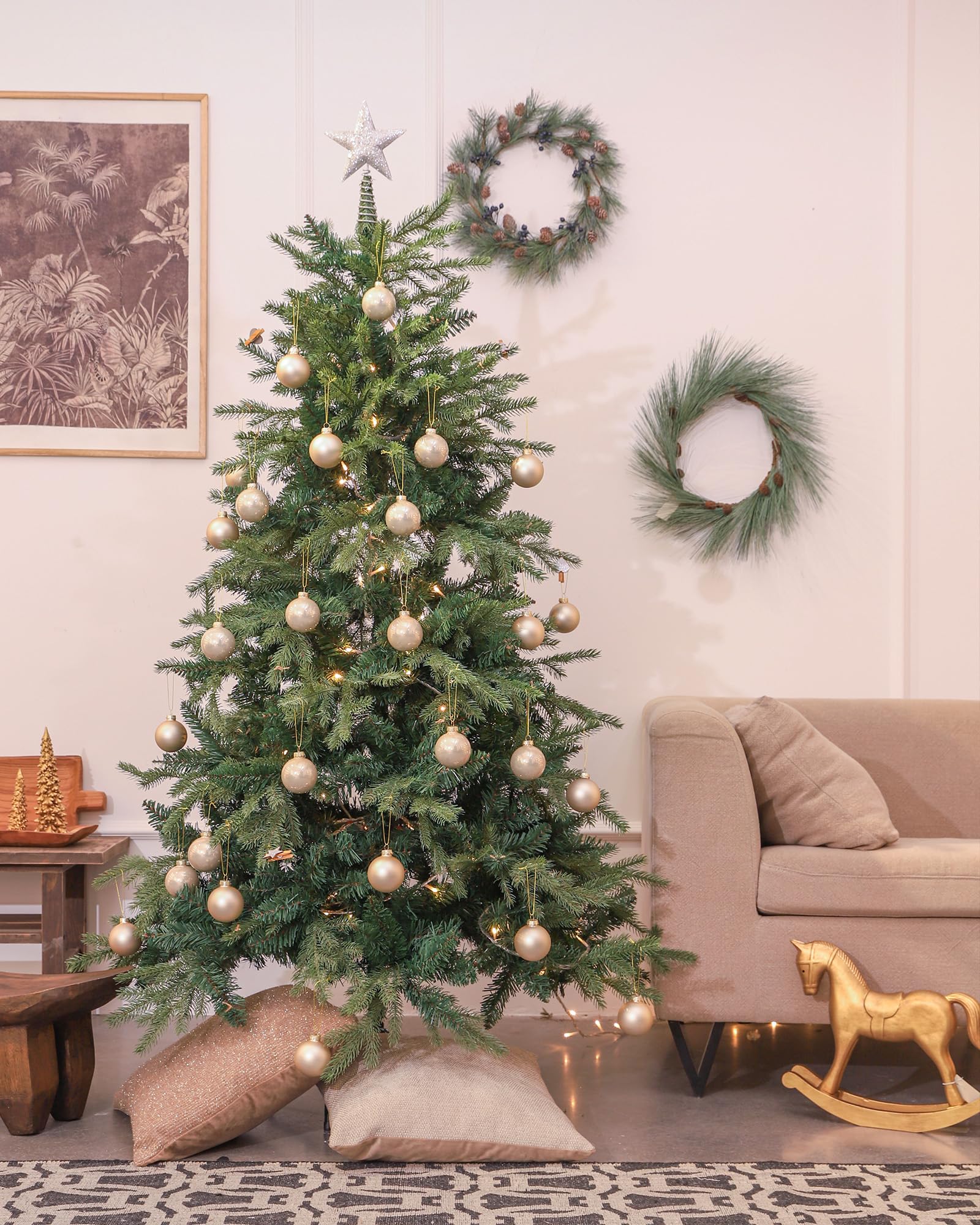 WDS WONDROUS matte and shiny ornament contrast, adds depth to tree styling