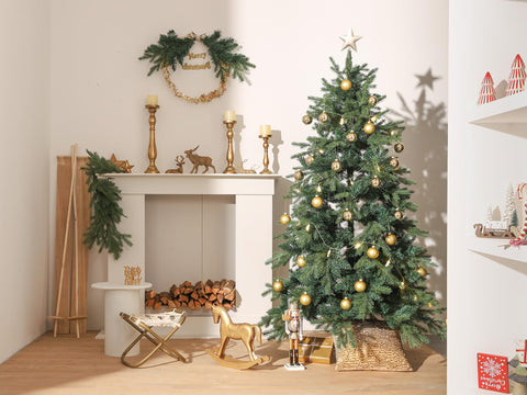 WDS WONDROUS mini balls decorating a wreath, improving festive fullness