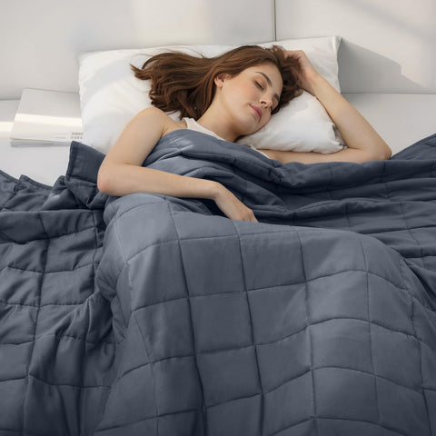 Weighted Idea front view showing blanket folded, highlights size and modern color