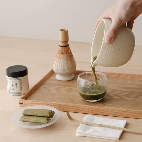 WENSHUO bowl mid-pour demonstrating controlled serving benefit