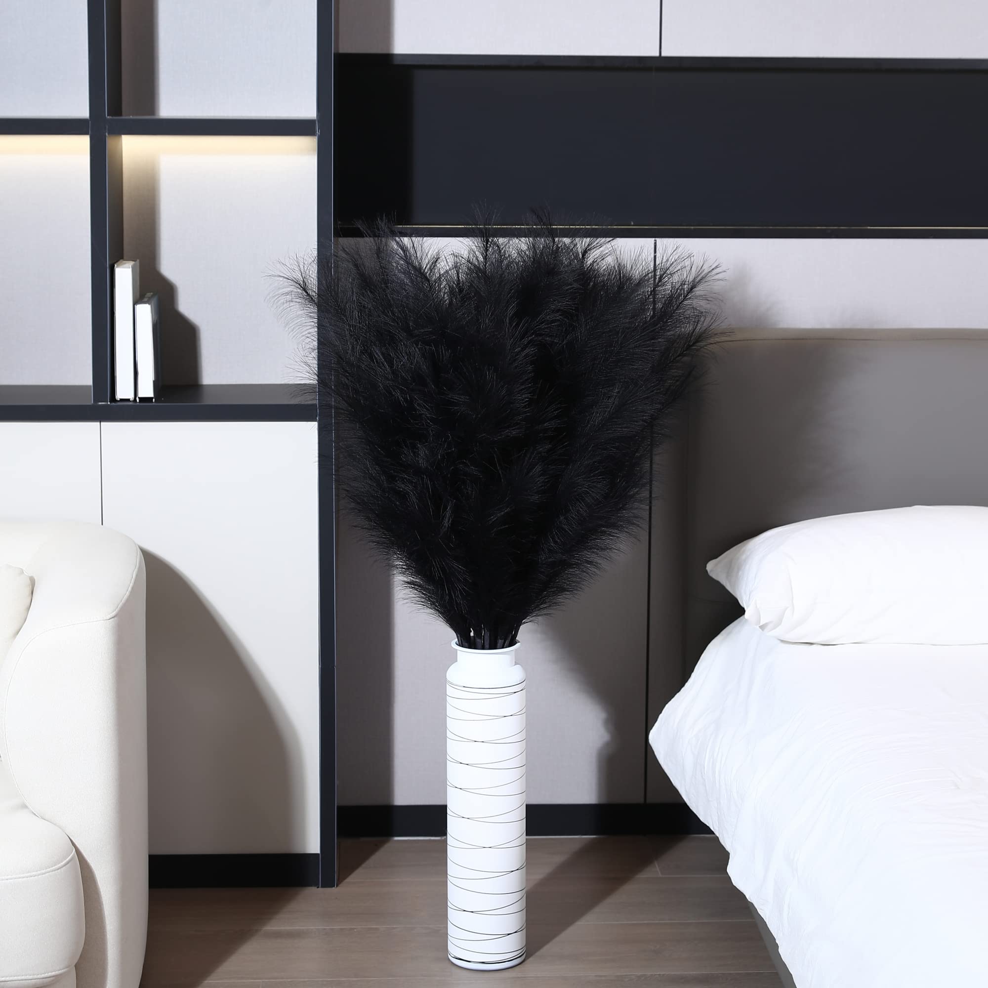 Wertuirk black pampas used as wedding aisle decor creating elegant contrast