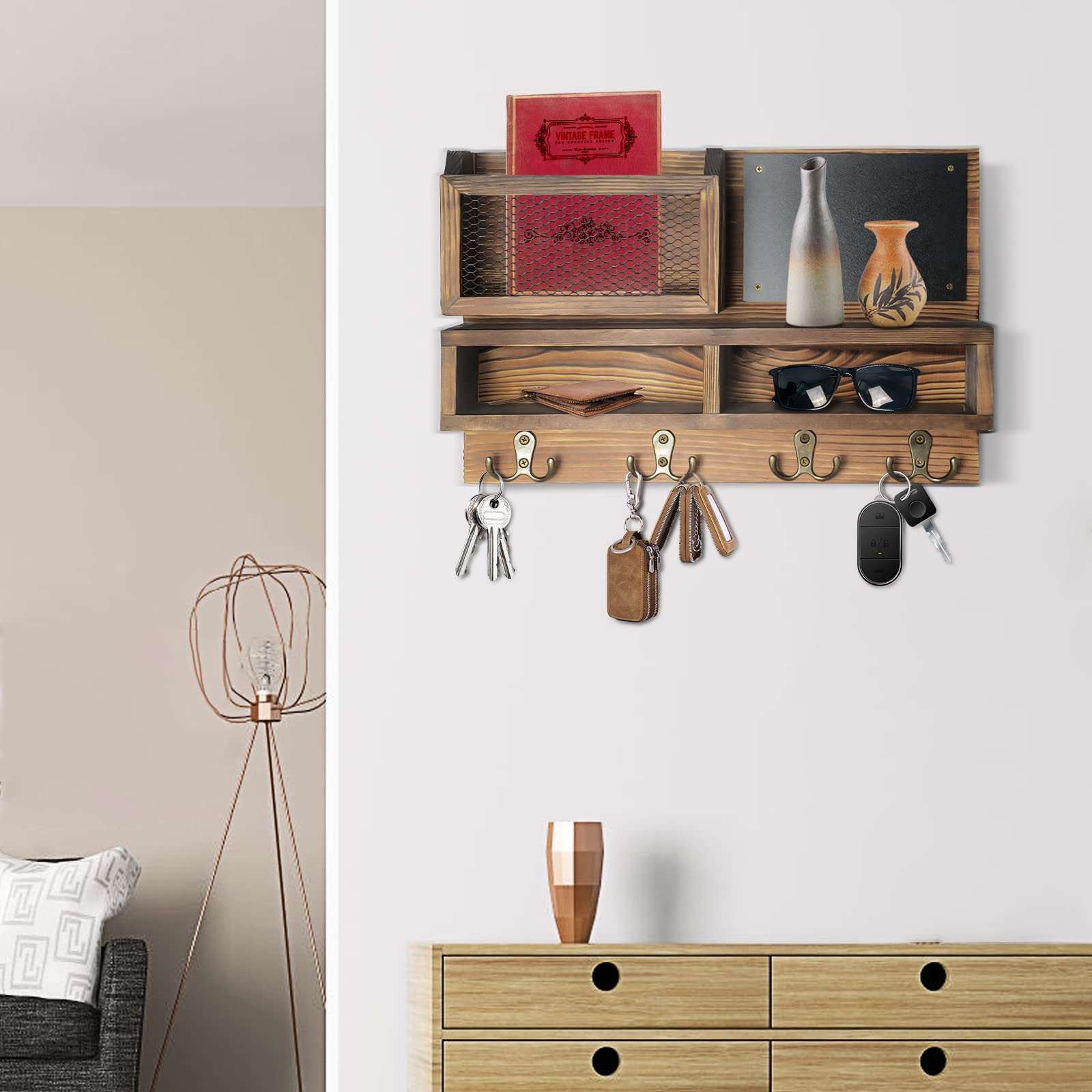 WEWEOW in use with keys, sunglasses and dog leash for organized exits