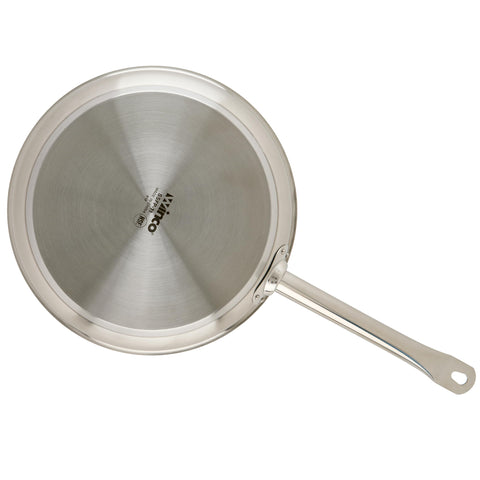 Winware Winco on induction cooktop showing compatibility with induction heat