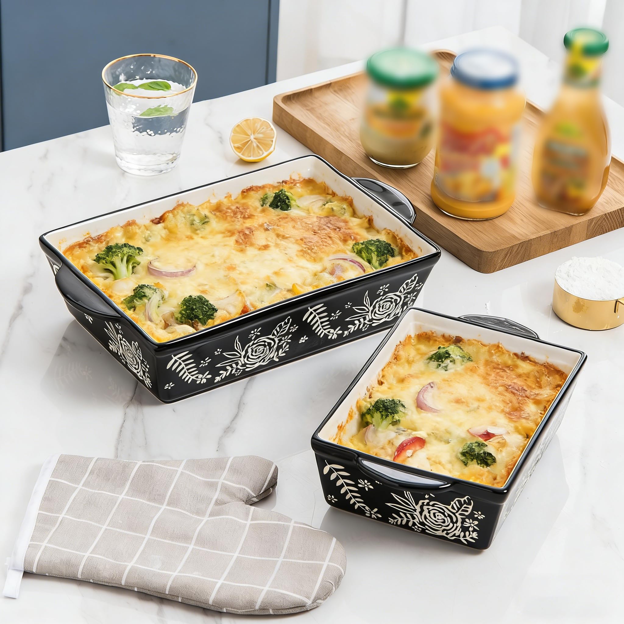 Wisenvoy double-handle detail showing secure grip for safer lifting from oven