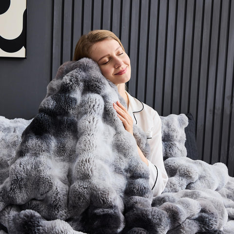 Wonderful vacuum-packed comforter in box showing compact shipping and easy unboxing benefit