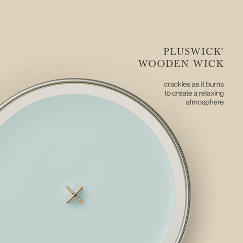 WoodWick(ウッドウィック) candle in living room setting creating calm, layered fragrance