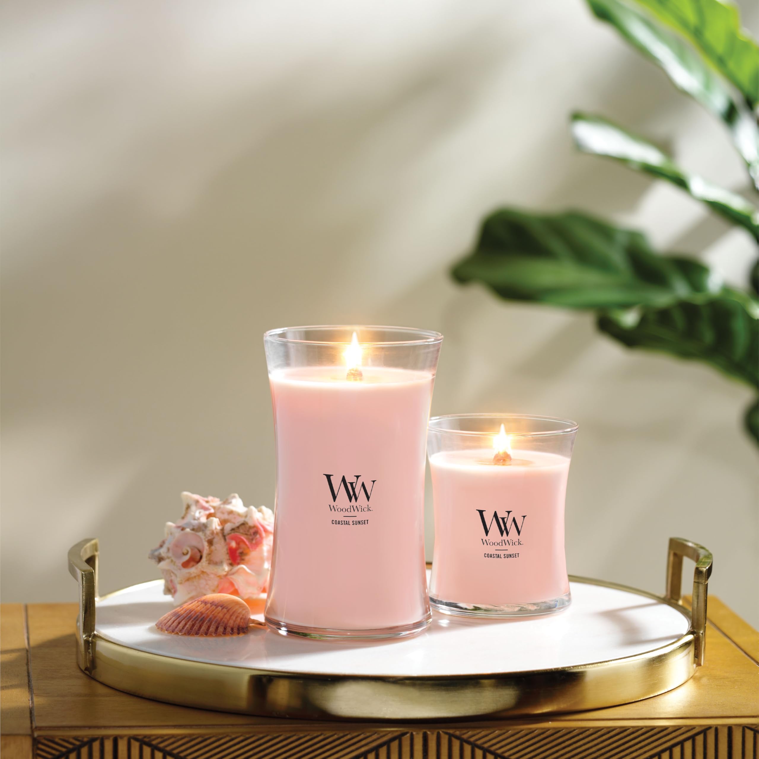 WoodWick hourglass glass close-up highlighting clean lines and premium finish