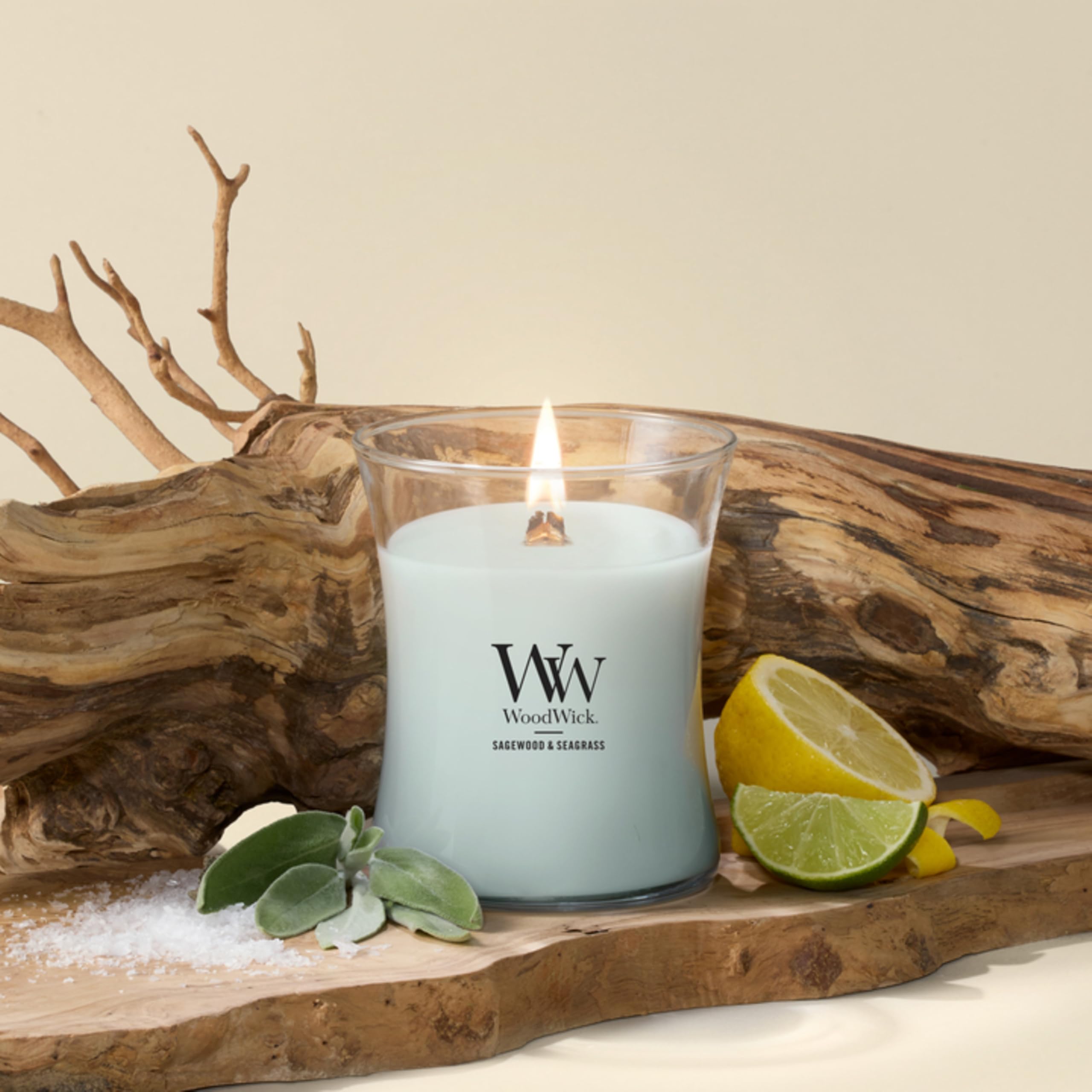 WoodWick(ウッドウィック) hourglass glass detail highlighting flared rim for even burn