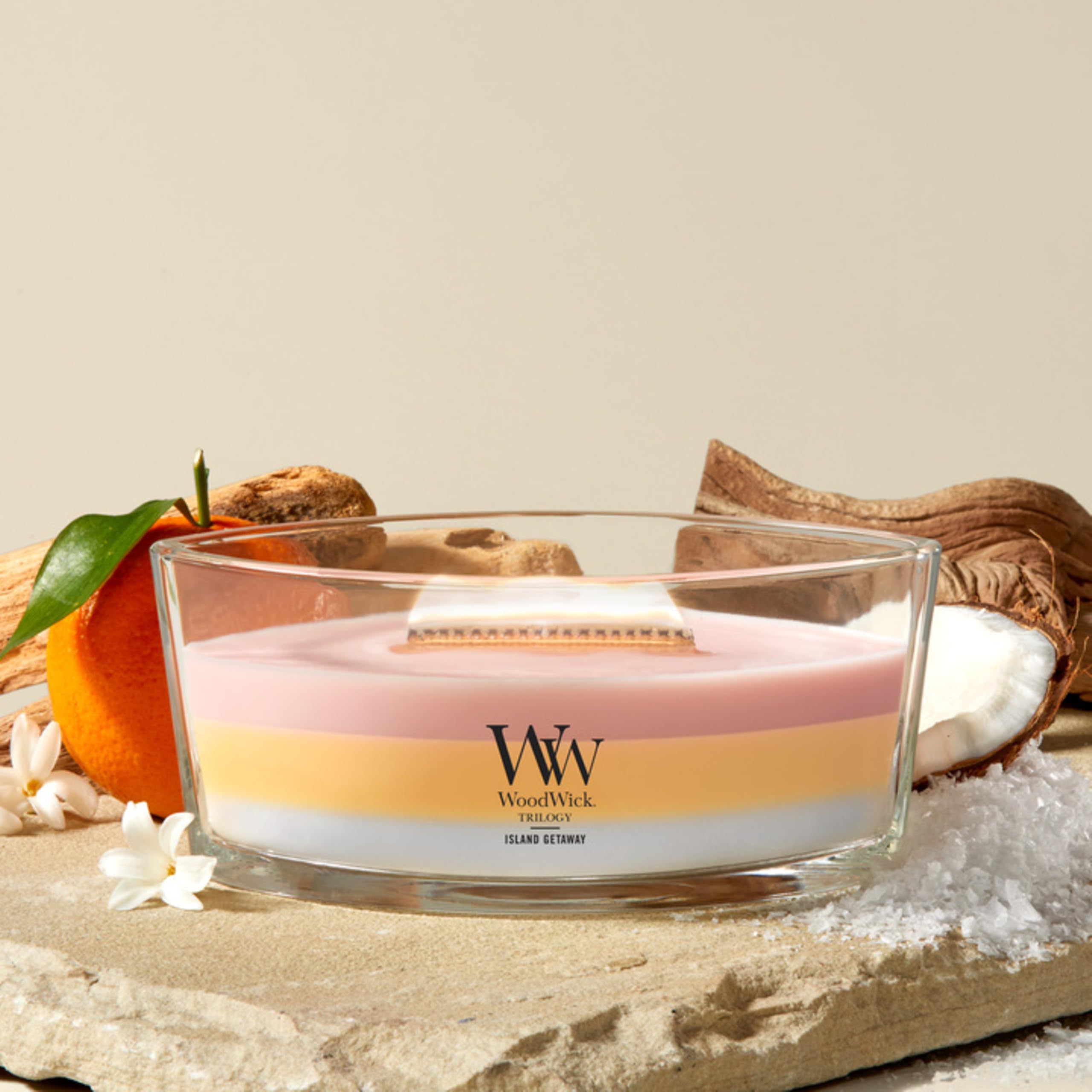 WoodWick(ウッドウィック) ellipse-shaped glass candle highlighting wide wax pool for stronger scent