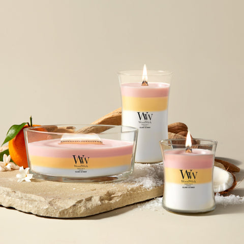 WoodWick(ウッドウィック) lit candle with warm glow creating cozy atmosphere and tactile crackle