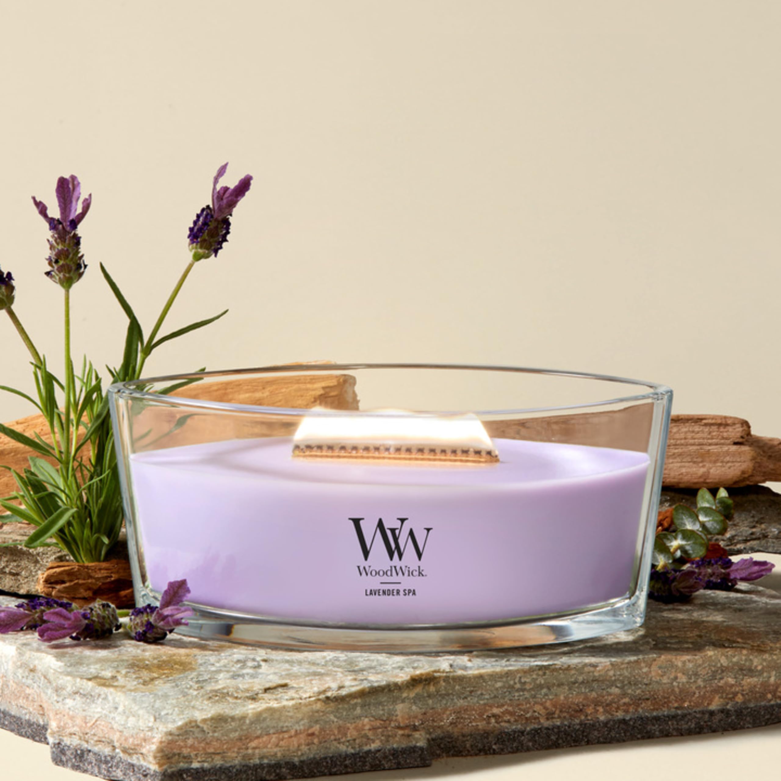 WoodWick wooden wick close-up highlighting crackling wick for cozy ambiance