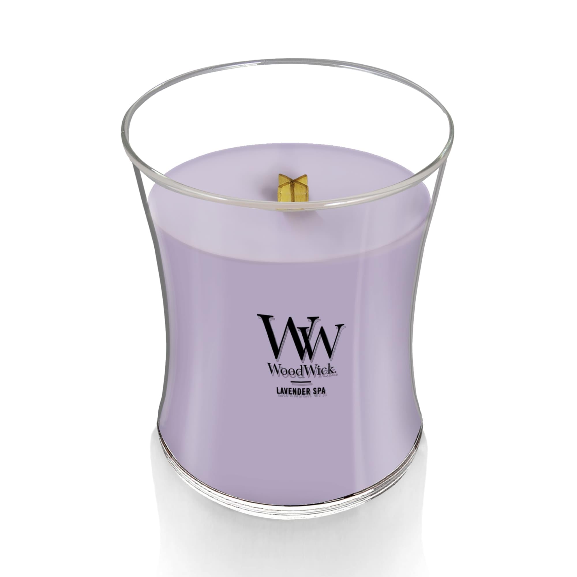WoodWick soy-blend wax melt pool texture illustrating clean burn and steady fragrance benefit