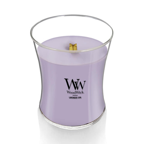 WoodWick soy-blend wax melt pool texture illustrating clean burn and steady fragrance benefit