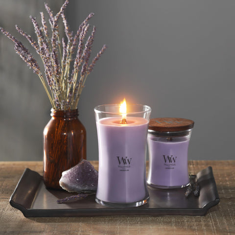 WoodWick(ウッドウィック) candle gift-wrapped on table demonstrating ready-to-give presentation