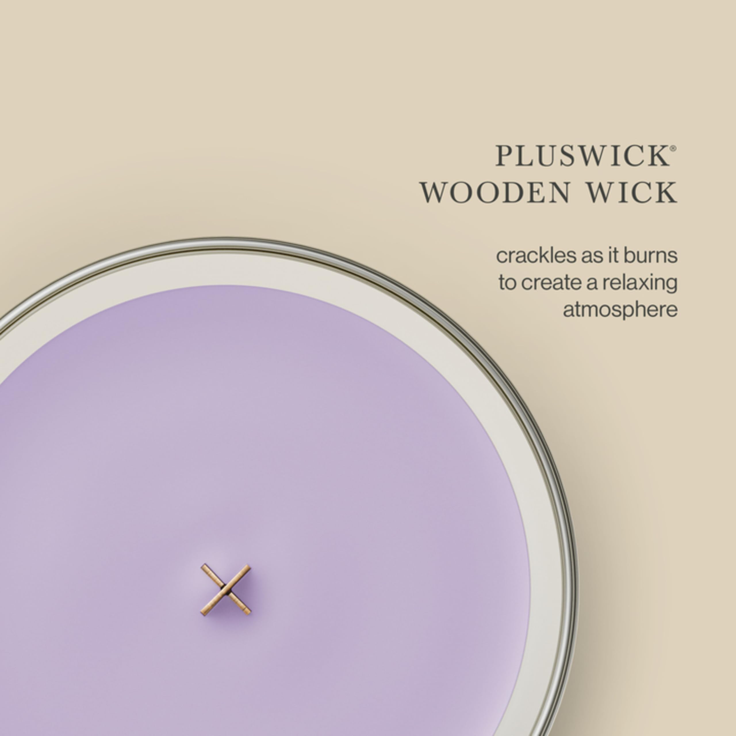 WoodWick(ウッドウィック) soy-blend wax texture close-up showing clean burn advantage