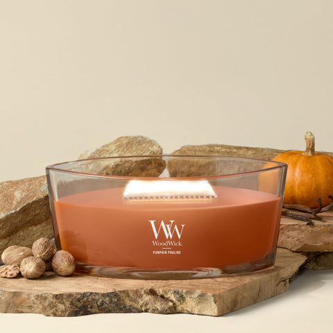 WoodWick(ウッドウィック) ellipse-shaped vessel highlighting larger wax pool for stronger scent