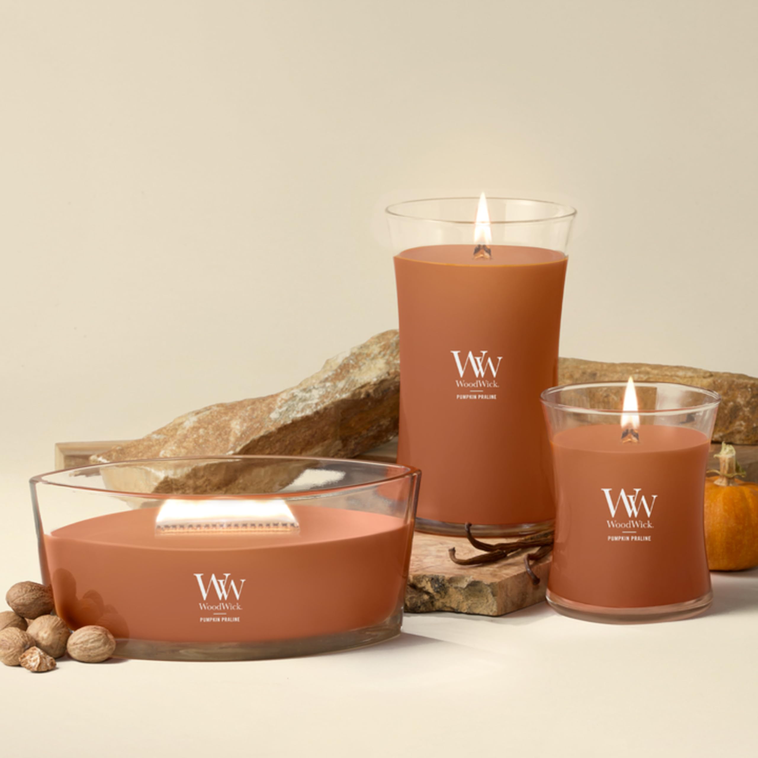 WoodWick(ウッドウィック) product label detail with fragrance notes and crafted ingredients