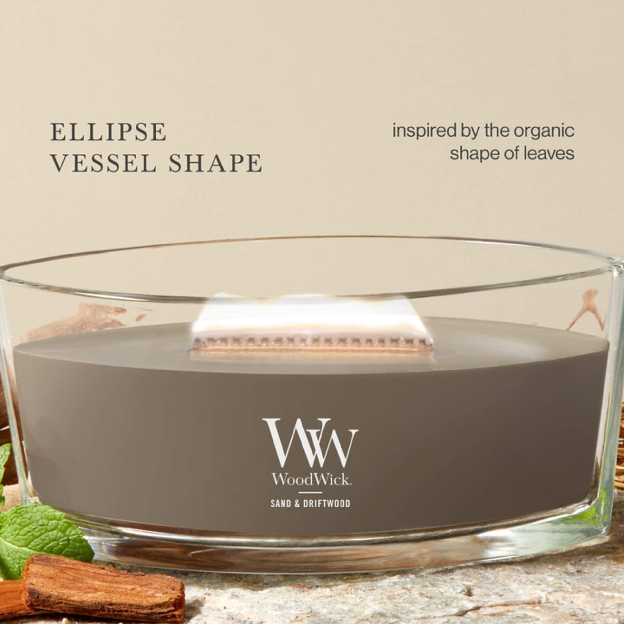 WoodWick(ウッドウィック) glass label close-up highlighting scent name and premium presentation