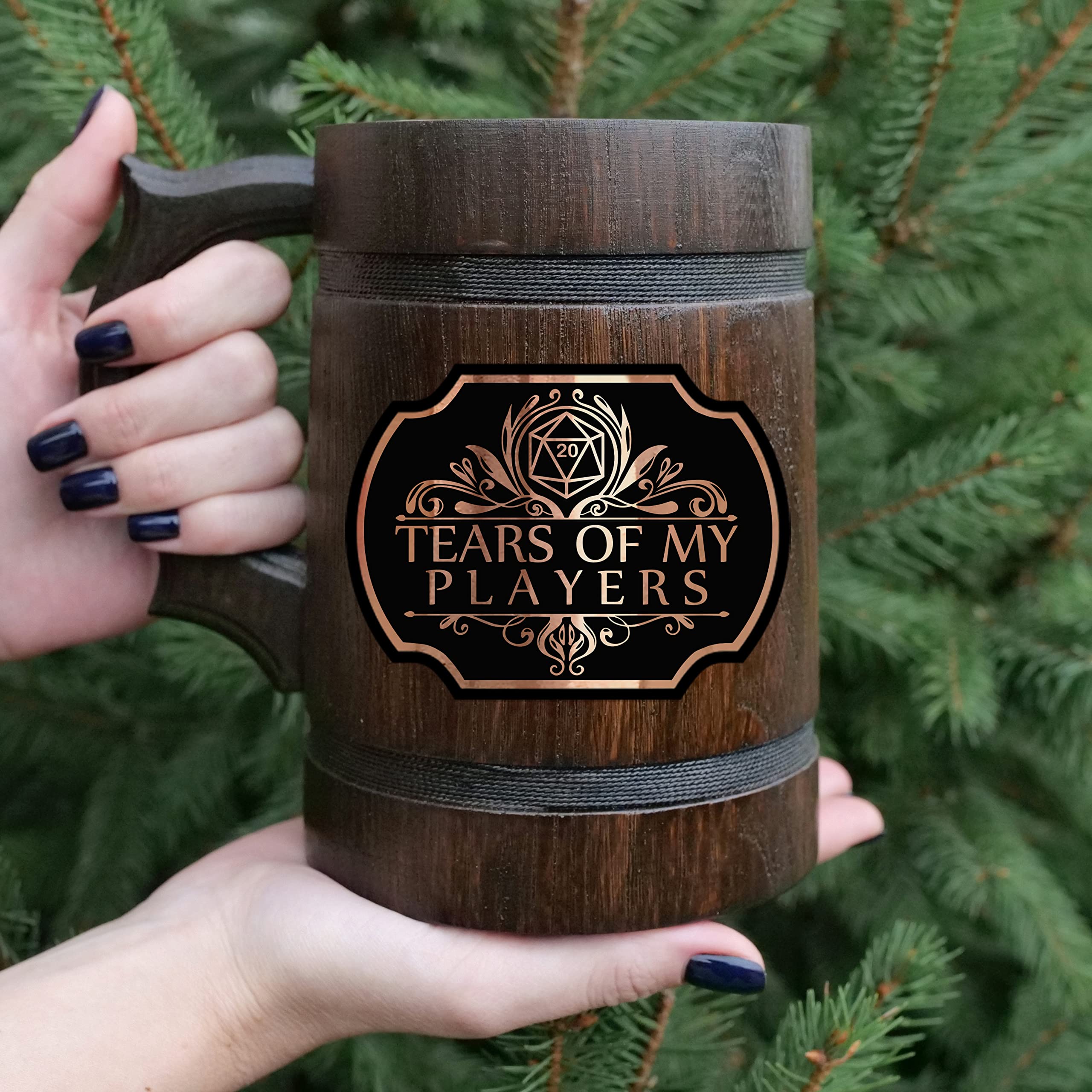 WoodwithMood size comparison in hand showing 17oz capacity and comfortable grip