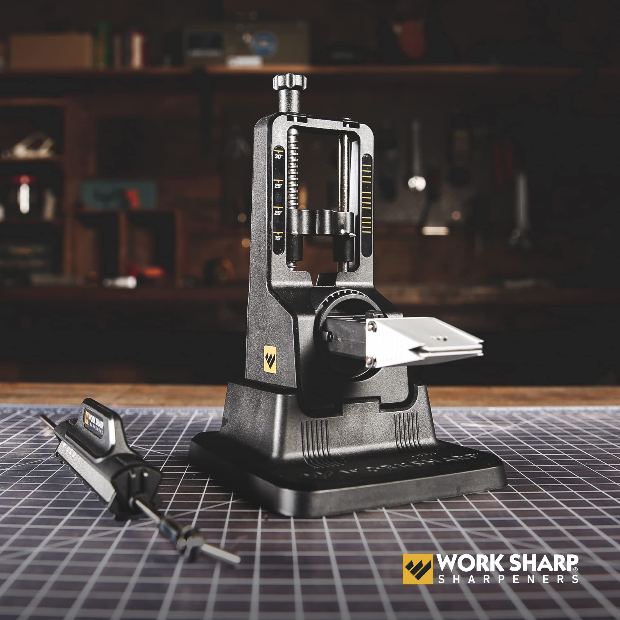 WORK SHARP tri-abrasive rod close-up highlighting coarse to fine progression