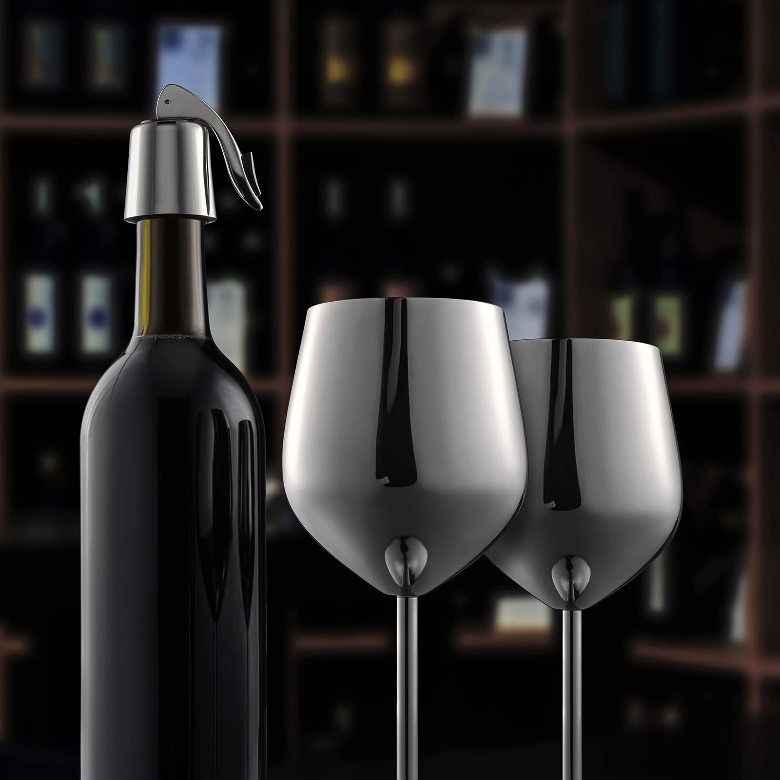 WOTOR hand holding glass for size comparison showing 18oz capacity and portable weight