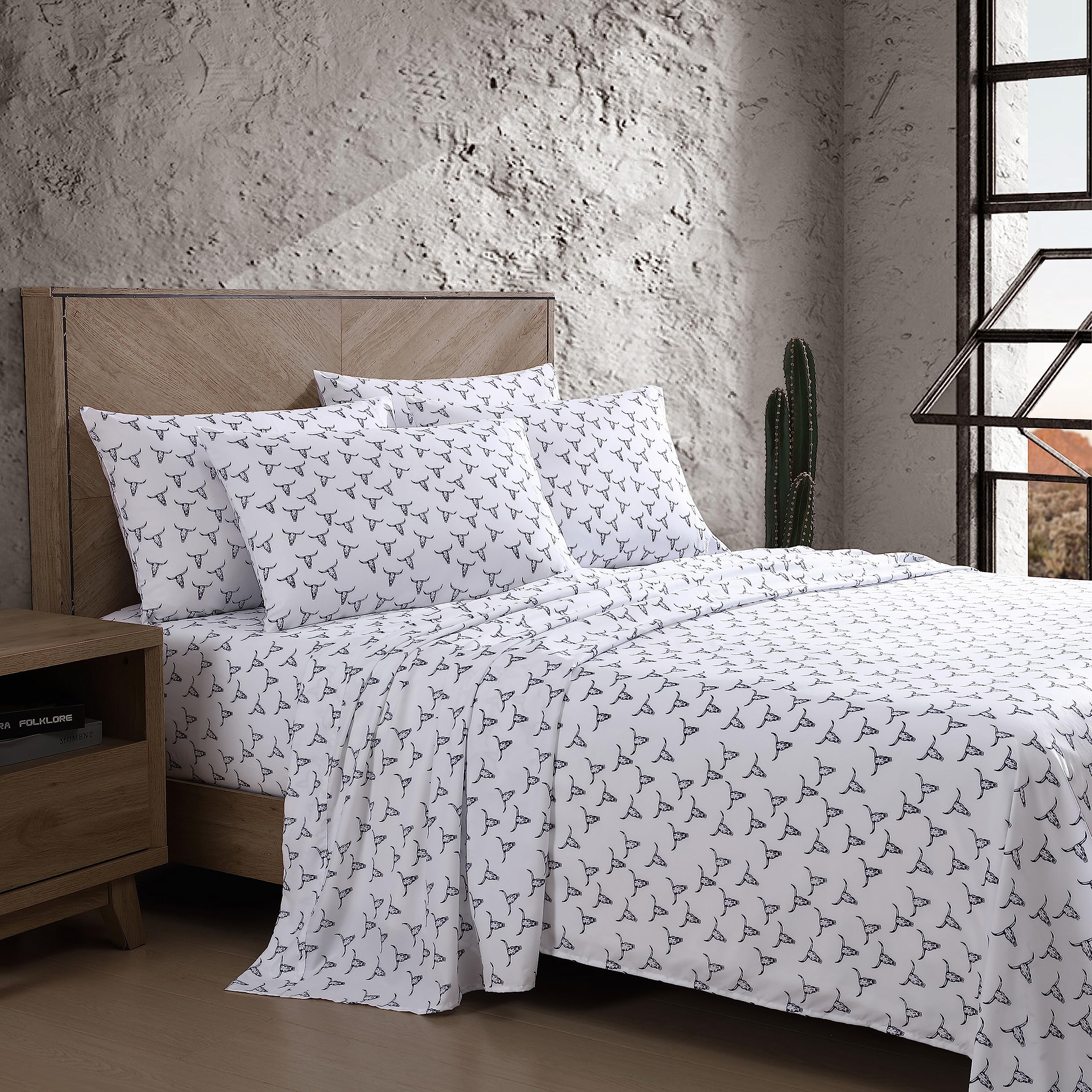 Wrangler close-up of fitted sheet elastic showing secure all-around hold benefit