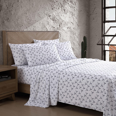 Wrangler close-up of fitted sheet elastic showing secure all-around hold benefit