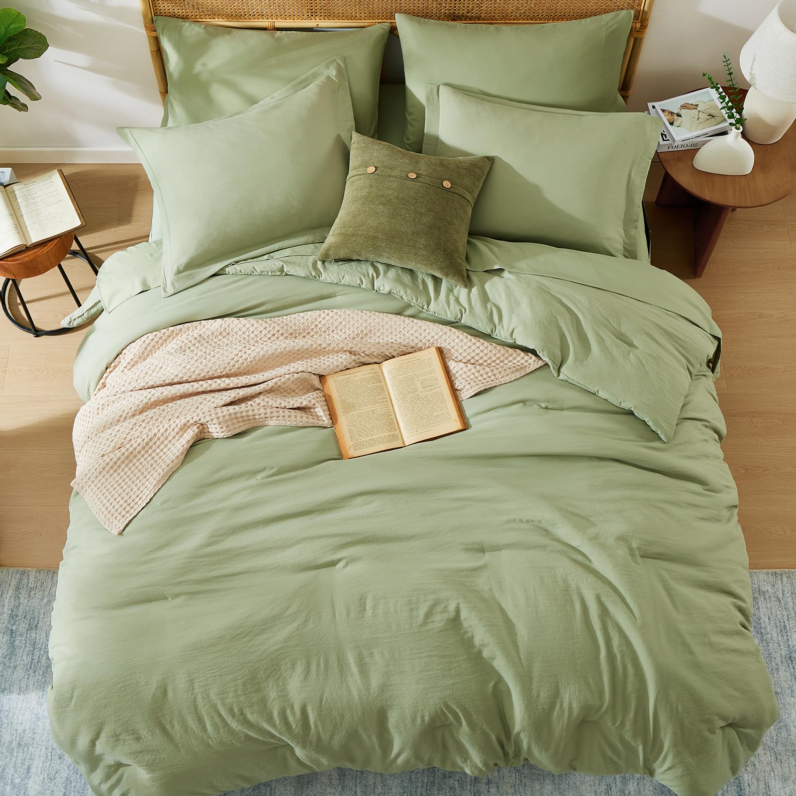 WRENSONGE close-up of comforter stitching demonstrating durable quilting and long-lasting loft