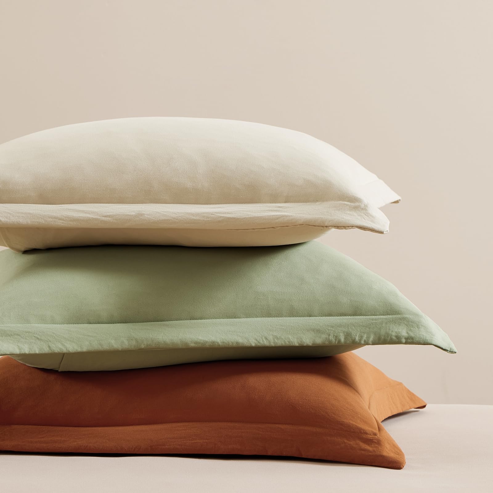 WRENSONGE fitted sheet elastic pocket showing deep 14-inch fit benefit
