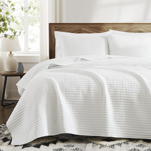 WRENSONGE king quilt front view showing neat white finish and tailored look