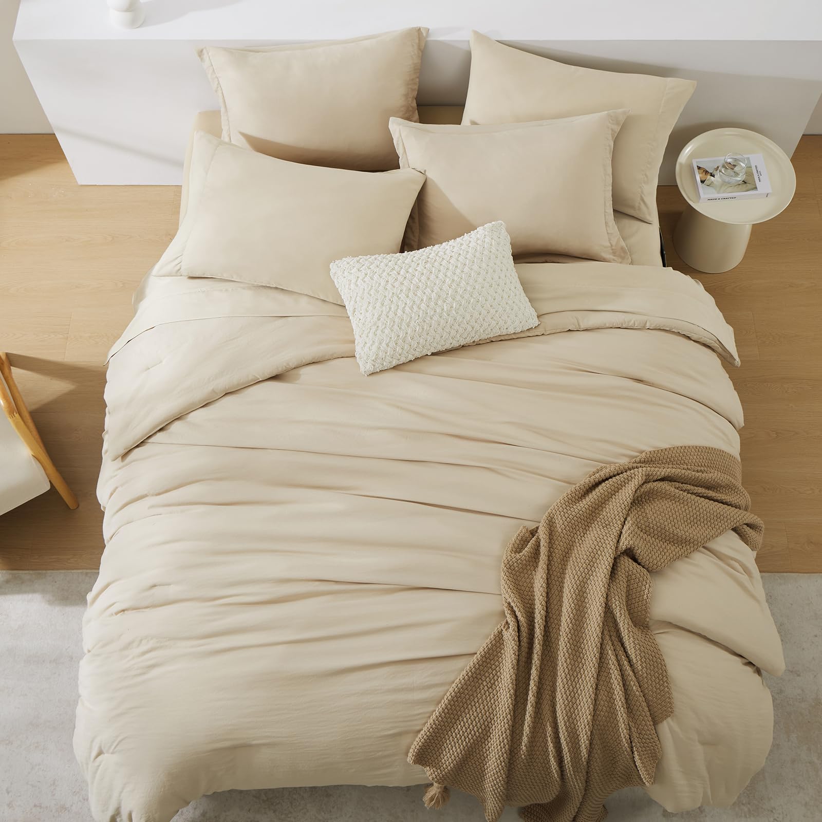 WRENSONGE close-up of stitched comforter detail demonstrating durable fill stability