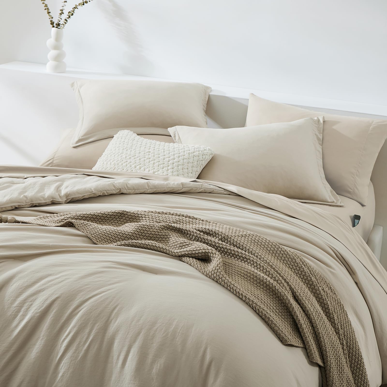 WRENSONGE flat lay of sheets and pillowcases showing coordinated set and full coverage