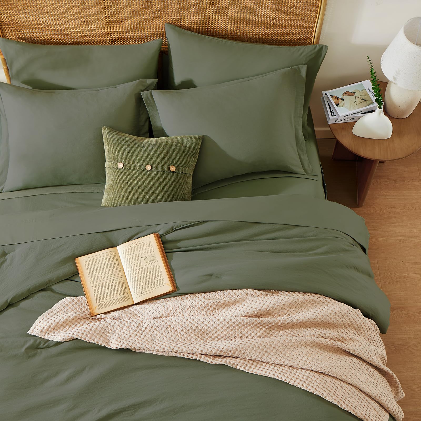 WRENSONGE folded sheet set display showing neat storage and coordinated color