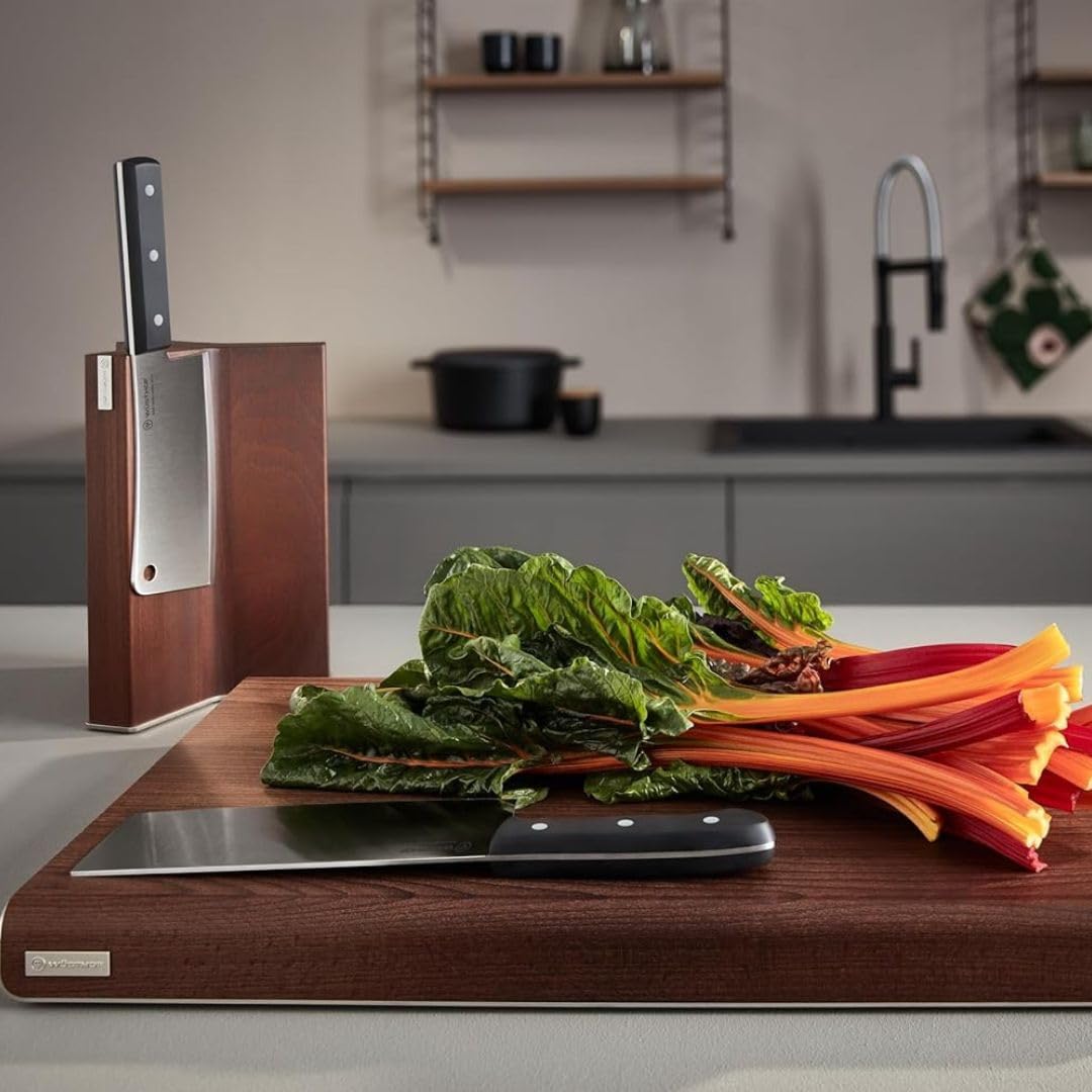 Wüsthof cleaver packaging and label showing Solingen origin and warranty benefit