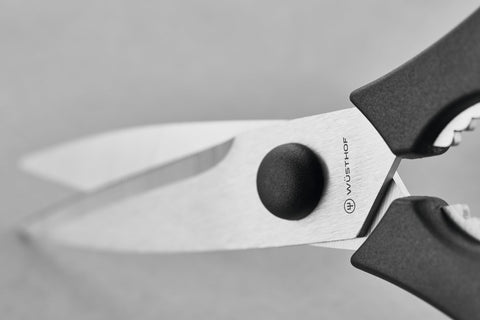 Wüsthof close-up of blade joint demonstrating easy come-apart cleaning
