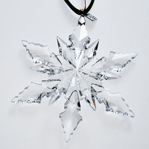XIANGBAN ornament hanging on a Christmas tree adding elegant sparkle benefit