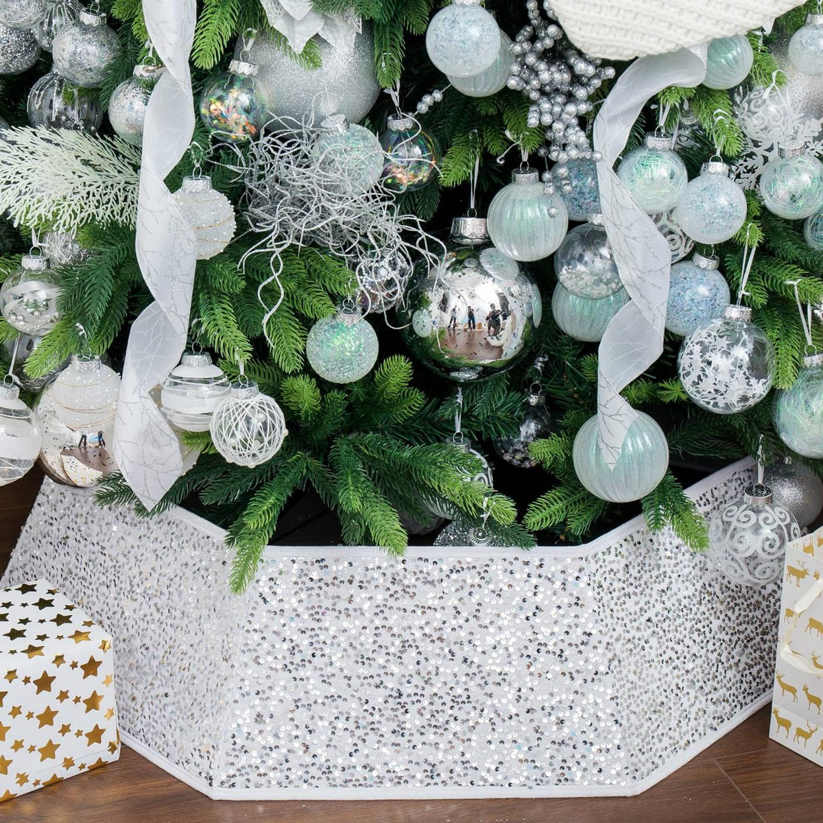 XmasExp front view of white sequin collar showing clean base finish