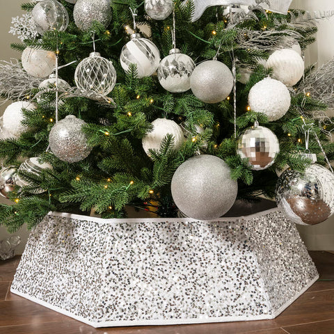 XmasExp living room displaying collar for polished holiday décor