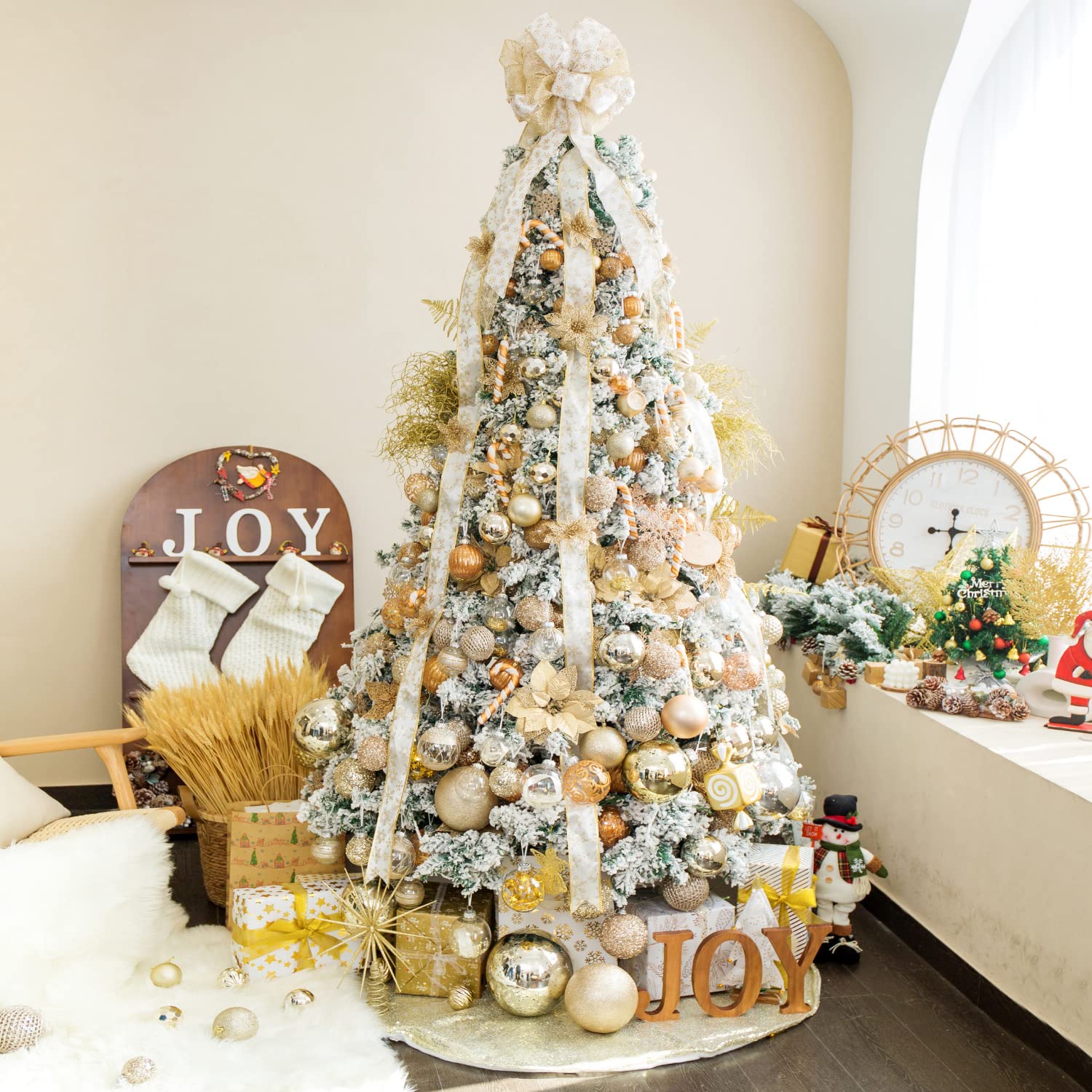 XmasExp packed set with hanging strings visible for fast, easy decorating