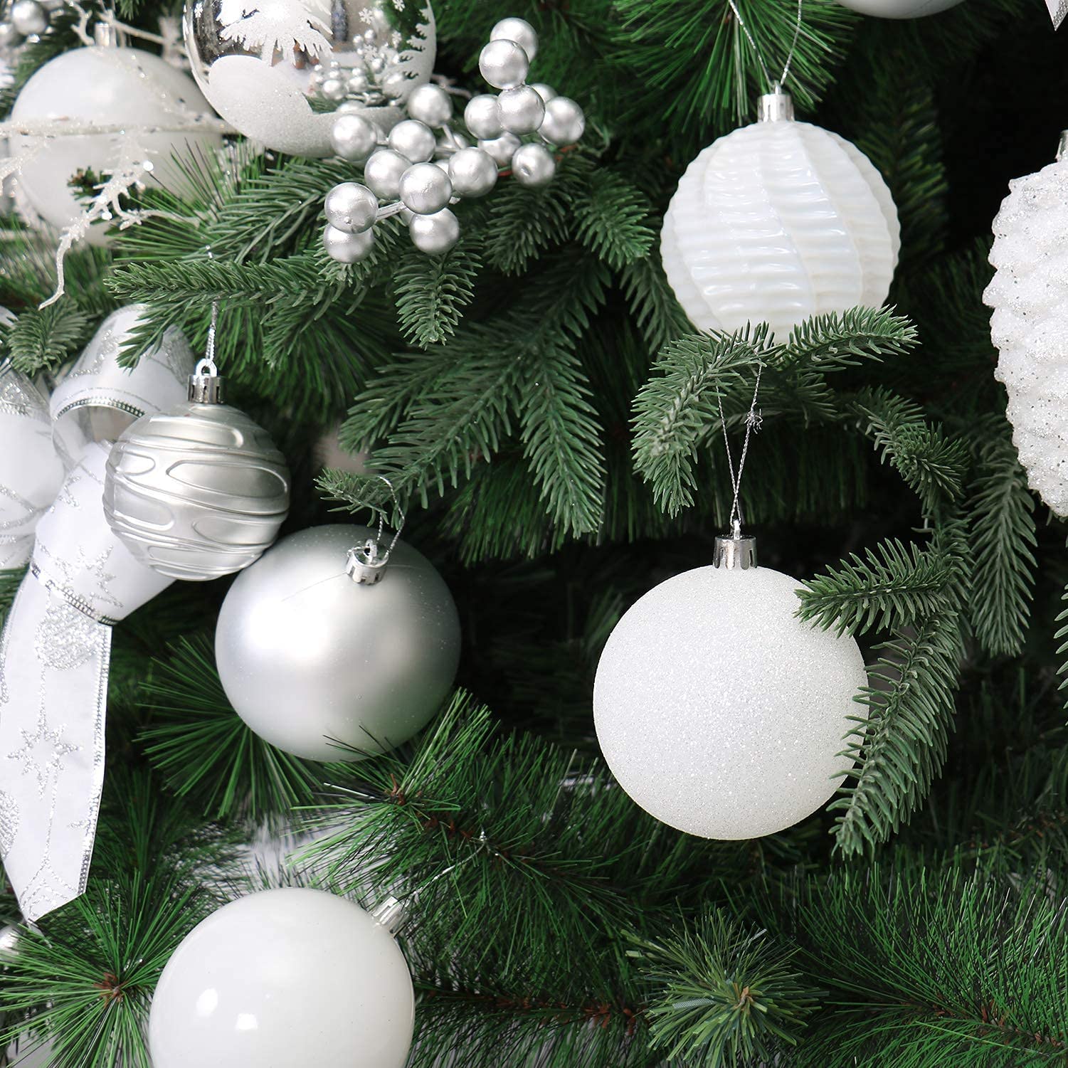 XmasExp used in a table centerpiece for elegant holiday décor