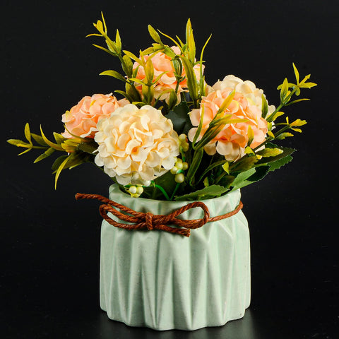 XONOR four pots arranged as centerpiece offering coordinated décor