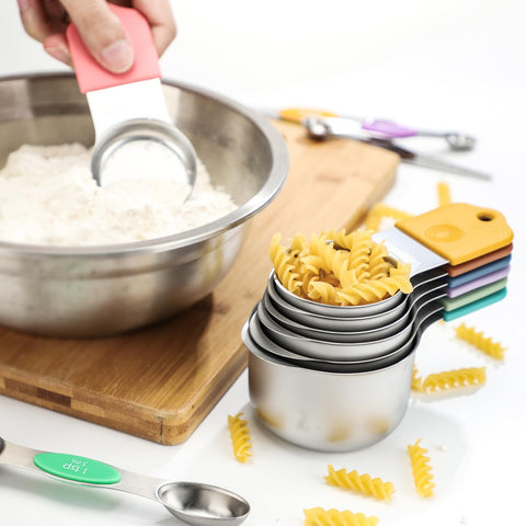 YAMOLIN measuring cup scale comparison with hand to show true size