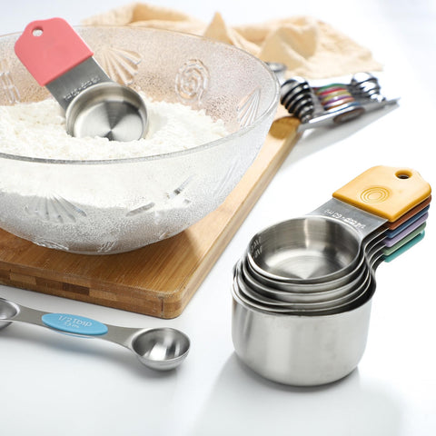 YAMOLIN measuring spoons showing oval and round ends for versatile use