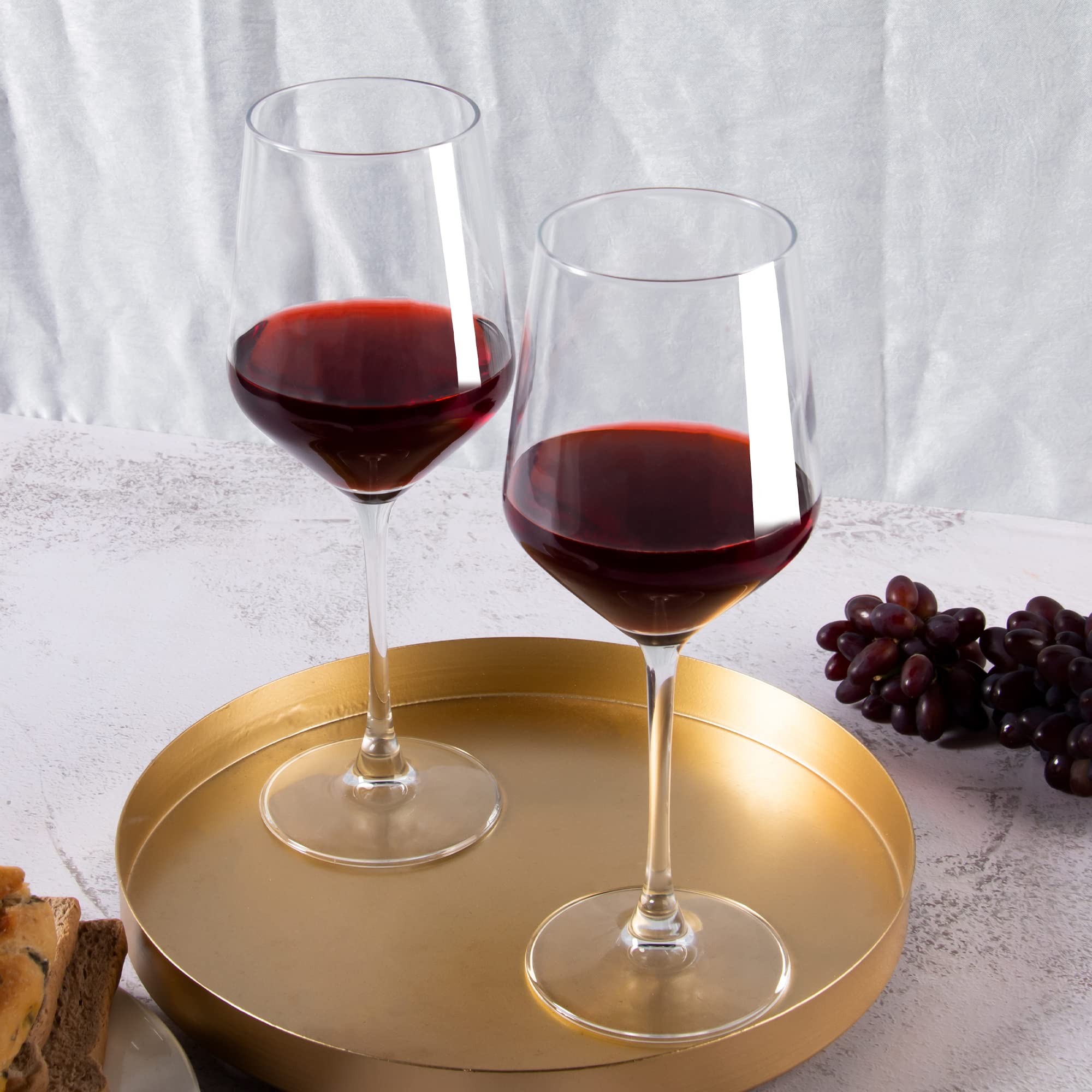 YANGNAY hand holding glass to show 17 oz scale for portion and handling