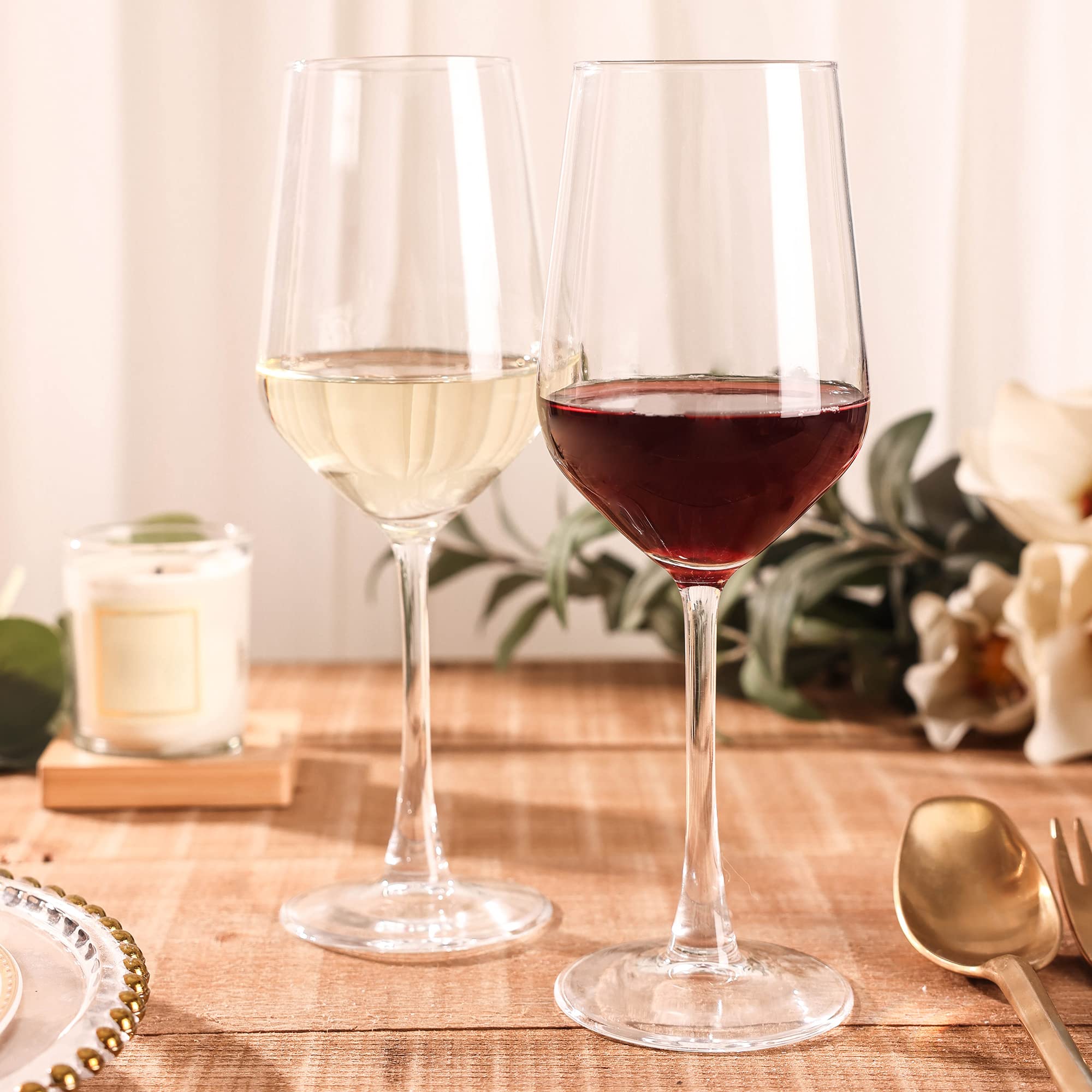 YANGNAY glass with white wine pour showing color visibility benefit