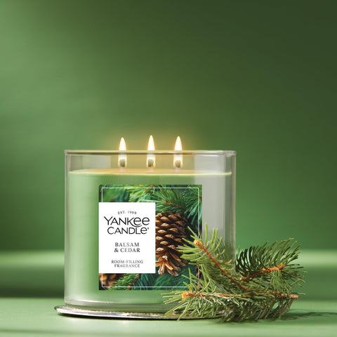 Yankee Candle decorative metal lid protecting wax and preserving fragrance